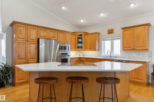 956 Hollingsworth Bend, Edmonton, AB 