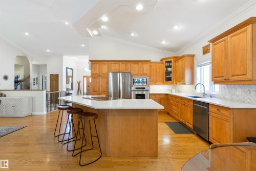 956 Hollingsworth Bend, Edmonton, AB 