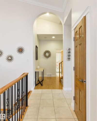 956 Hollingsworth Bend, Edmonton, AB 