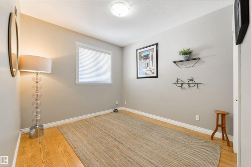 956 Hollingsworth Bend, Edmonton, AB 