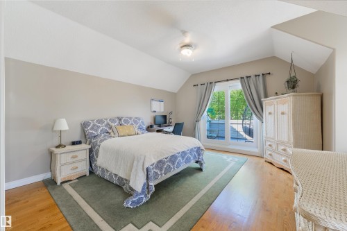 956 Hollingsworth Bend, Edmonton, AB 
