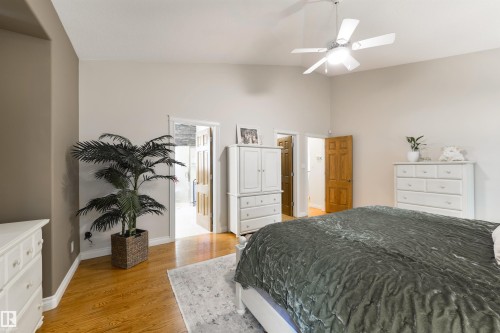 956 Hollingsworth Bend, Edmonton, AB 