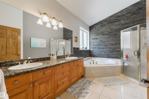 956 Hollingsworth Bend, Edmonton, AB 
