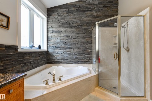 956 Hollingsworth Bend, Edmonton, AB 