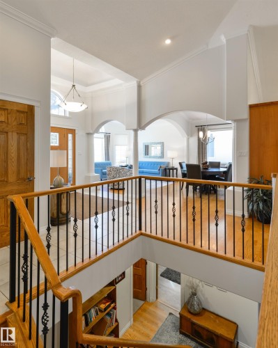 956 Hollingsworth Bend, Edmonton, AB 