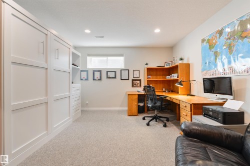 956 Hollingsworth Bend, Edmonton, AB 