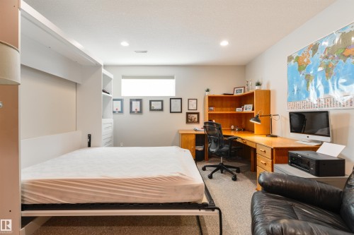 956 Hollingsworth Bend, Edmonton, AB 