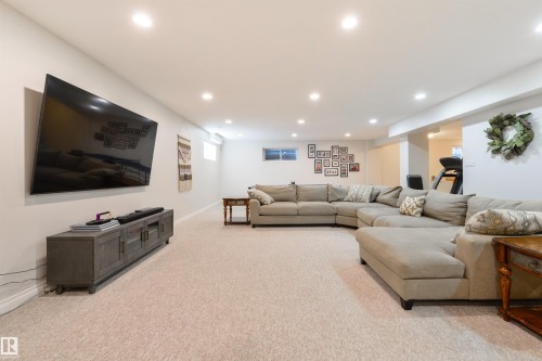 956 Hollingsworth Bend, Edmonton, AB 