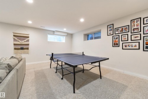 956 Hollingsworth Bend, Edmonton, AB 
