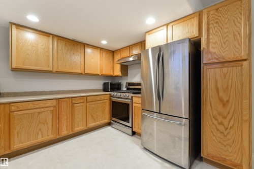 956 Hollingsworth Bend, Edmonton, AB 