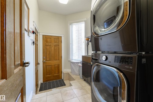 956 Hollingsworth Bend, Edmonton, AB 