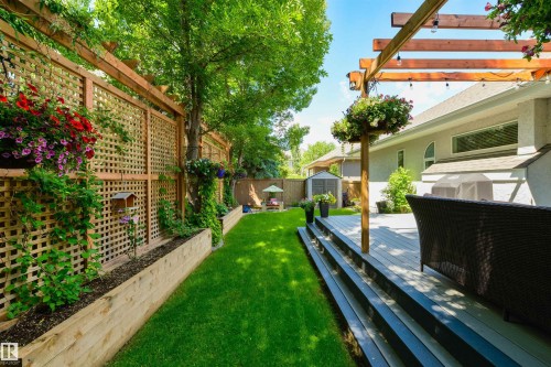 956 Hollingsworth Bend, Edmonton, AB 