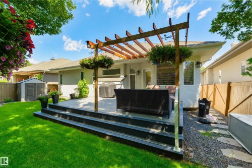 956 Hollingsworth Bend, Edmonton, AB 