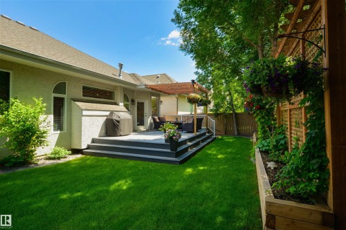 956 Hollingsworth Bend, Edmonton, AB 