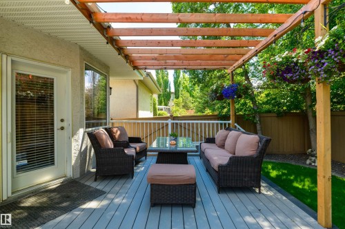 956 Hollingsworth Bend, Edmonton, AB 