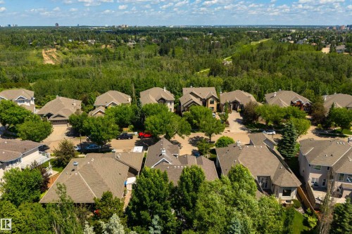 956 Hollingsworth Bend, Edmonton, AB 
