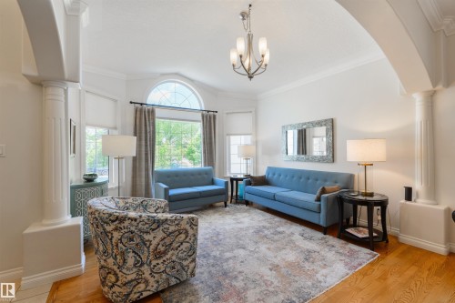 956 Hollingsworth Bend, Edmonton, AB 