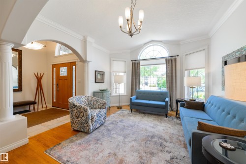 956 Hollingsworth Bend, Edmonton, AB 
