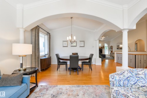 956 Hollingsworth Bend, Edmonton, AB 