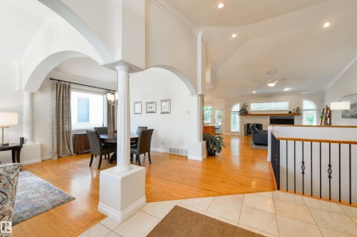 956 Hollingsworth Bend, Edmonton, AB 