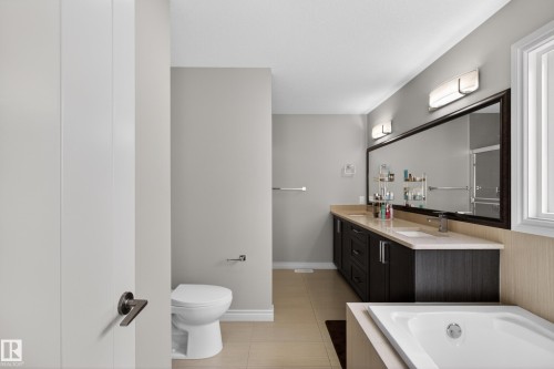 8607 Mayday Wynd, Edmonton, AB - Indoor Photo Showing Bathroom