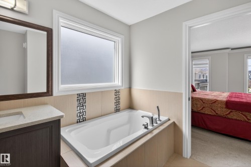 8607 Mayday Wynd, Edmonton, AB - Indoor Photo Showing Bathroom