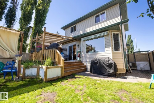 Two-story residence with light-colored siding and a dark green trim - 60 Leyland Way, Spruce Grove, AB 