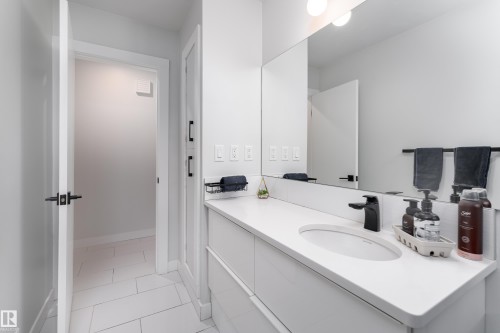 10512 45 Street, Edmonton, AB 