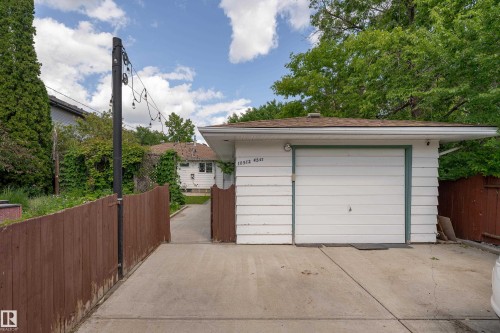 10512 45 Street, Edmonton, AB 