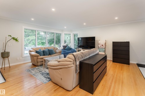 10512 45 Street, Edmonton, AB 