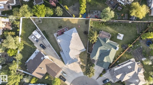 Expansive property featuring a large, grassy yard with mature trees - 4615 43A Avenue, Edmonton, AB - 