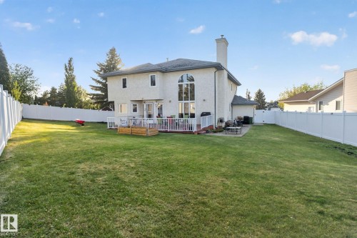 Expansive lawn area enclosed by white privacy fencing - 4615 43A Avenue, Edmonton, AB - Outdoor