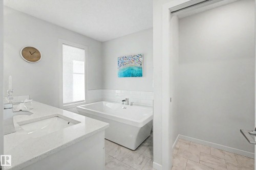 2451 Kelly Circle, Edmonton, AB 