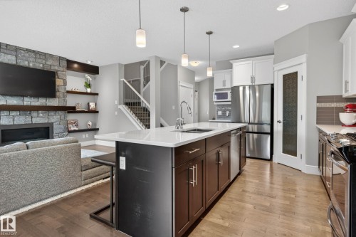 3411 Abbott Way, Edmonton, AB - Indoor Photo Showing Kitchen With Upgraded Kitchen