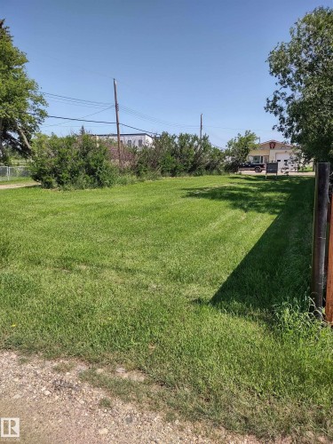 Expansive green space featuring a clear sky overhead - 4927 50 Ave, Chipman, AB 