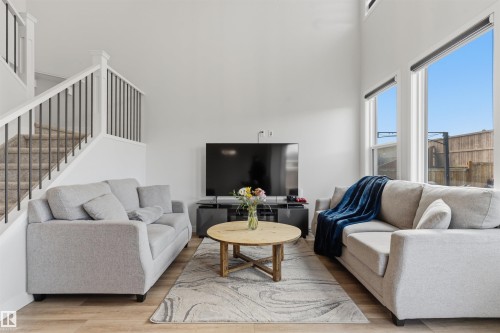 22614 99A Avenue, Edmonton, AB - Indoor Photo Showing Living Room