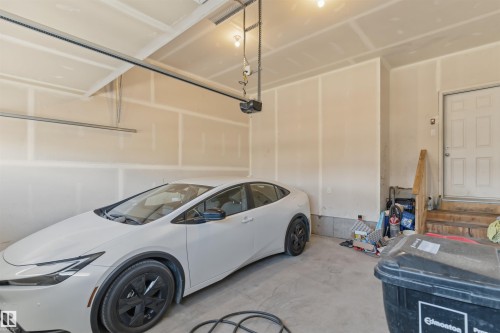 22614 99A Avenue, Edmonton, AB - Indoor Photo Showing Garage