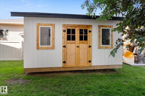10 Willowdale Place, Stony Plain, AB 