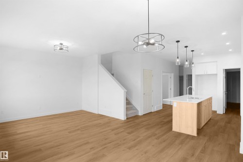 956 17 Avenue, Edmonton, AB 