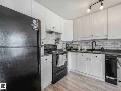 2816 26 Street, Edmonton, AB - Indoor Photo Showing Kitchen
