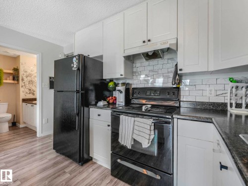 2816 26 Street, Edmonton, AB - Indoor Photo Showing Kitchen