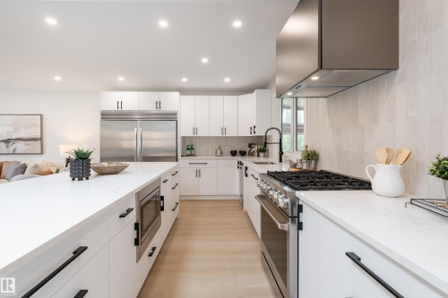 8728 72 Street, Edmonton, AB - Indoor Photo Showing Kitchen With Upgraded Kitchen