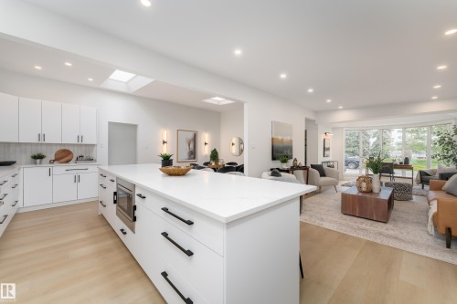 8728 72 Street, Edmonton, AB - Indoor Photo Showing Kitchen With Upgraded Kitchen