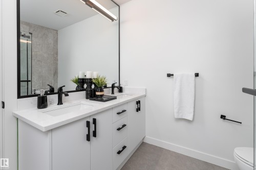 8728 72 Street, Edmonton, AB - Indoor Photo Showing Bathroom