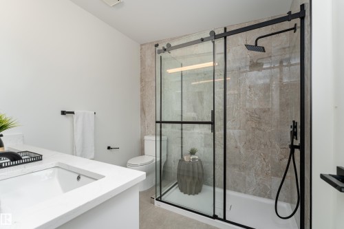 8728 72 Street, Edmonton, AB - Indoor Photo Showing Bathroom