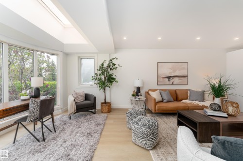 8728 72 Street, Edmonton, AB - Indoor Photo Showing Living Room
