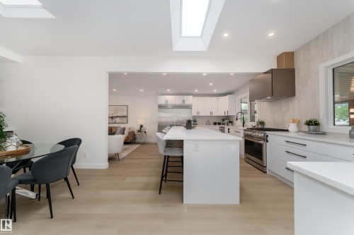 8728 72 Street, Edmonton, AB - Indoor Photo Showing Kitchen With Upgraded Kitchen