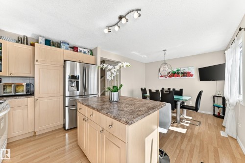 17408 87 Street, Edmonton, AB 