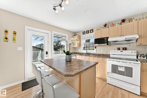 17408 87 Street, Edmonton, AB 