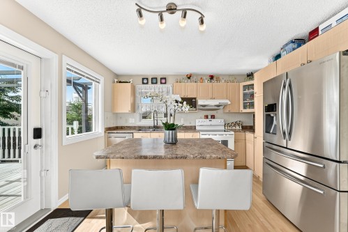17408 87 Street, Edmonton, AB 
